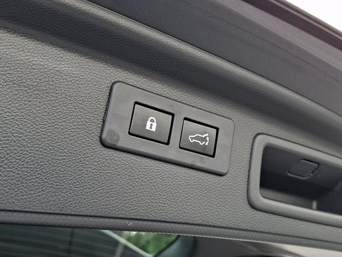 Used 2022 Subaru Forester Premium AWD/4WD image 30