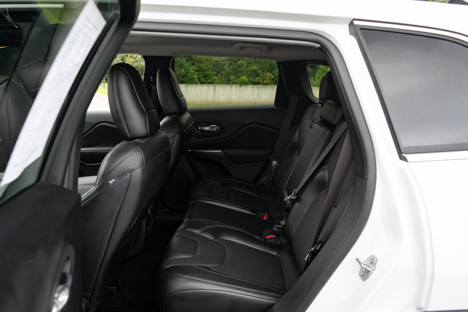 Used 2020 Jeep Cherokee Limited AWD/4WD image 18