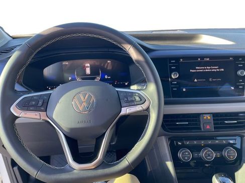 New 2024 Volkswagen Taos SE image 10
