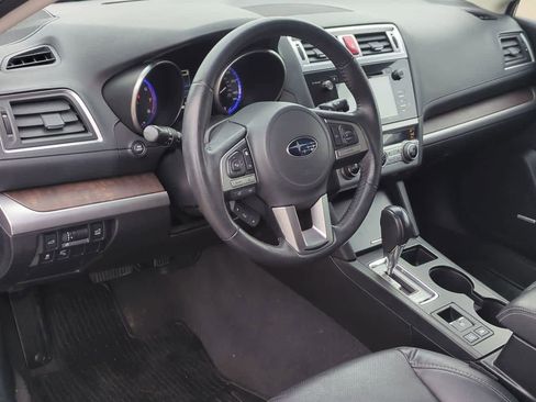 Used 2017 Subaru Outback 2.5i Limited image 2