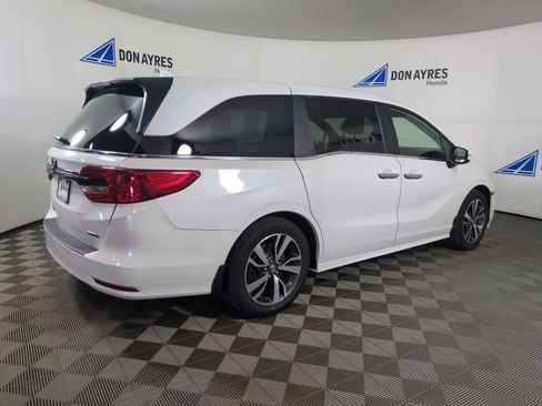 Certified 2024 Honda Odyssey Touring image 9