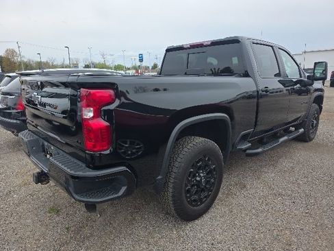 Used 2022 Chevrolet Silverado 2500 LT w/ Midnight Edition AWD/4WD image 4