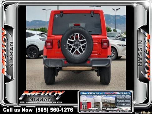 Used 2025 Jeep Wrangler Unlimited Sahara AWD/4WD image 5