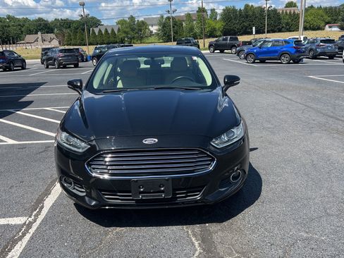 Used 2014 Ford Fusion SE w/ Equipment Group 202A FWD image 9