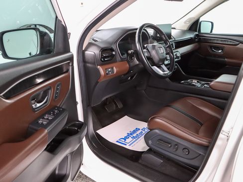 Used 2024 Honda Pilot Elite image 3