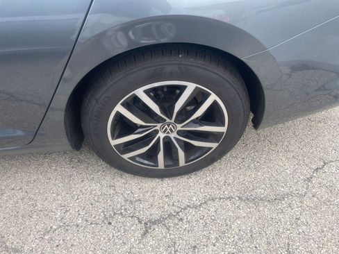 Used 2025 Volkswagen Jetta SE image 31