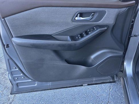 Used 2023 Nissan Rogue SV image 30