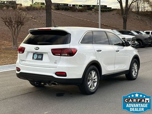 Used 2019 Kia Sorento LX image 5