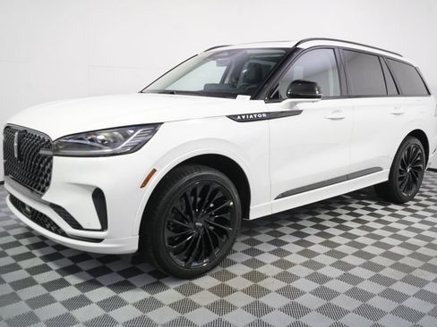 New 2026 Lincoln Aviator Reserve w/ Jet Appearance Package AWD/4WD image 2