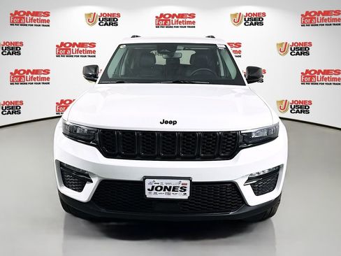 Used 2023 Jeep Grand Cherokee Limited w/ Black Appearance Package image 11