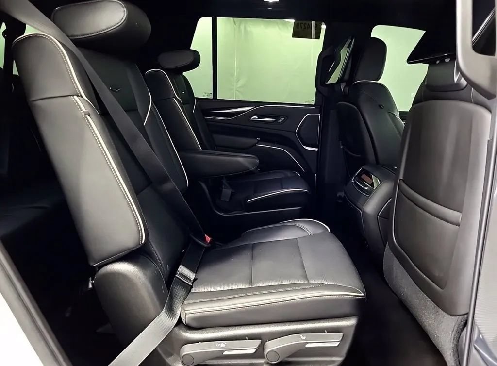 Used 2021 Cadillac Escalade Sport w/ Driver Assist Tech Package AWD/4WD image 32