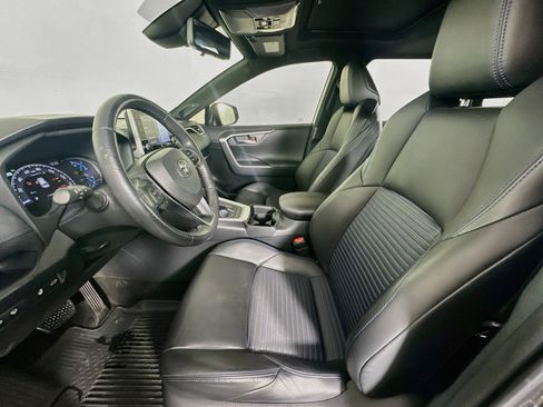Used 2019 Toyota RAV4 XSE w/ XSE Weather Package AWD/4WD image 13