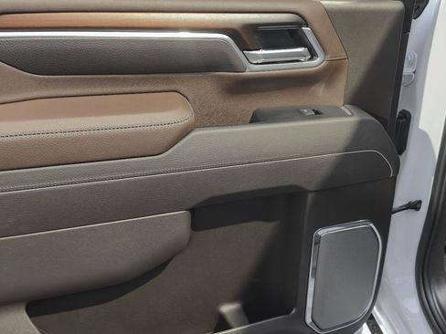 Used 2025 GMC Sierra 2500 Denali w/ Denali Reserve Package image 9