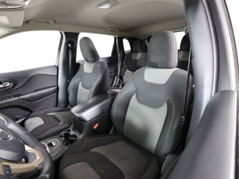 Used 2014 Jeep Cherokee Latitude FWD image 11
