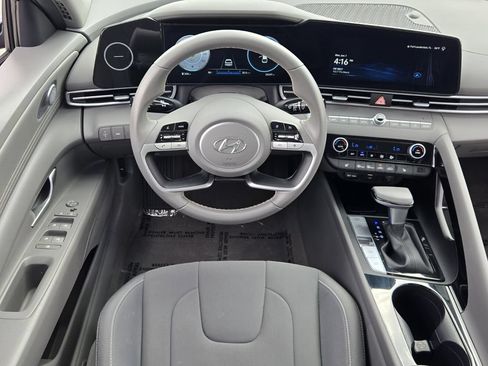 Used 2023 Hyundai Elantra SEL w/ Convenience Package FWD image 13