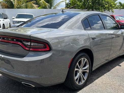 Used 2019 Dodge Charger SXT RWD image 2