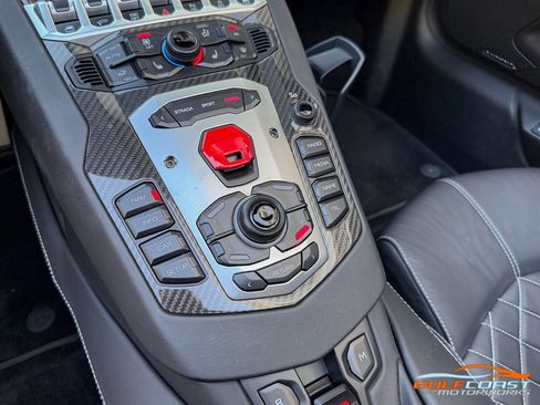 Used 2016 Lamborghini Aventador LP 700-4 image 22