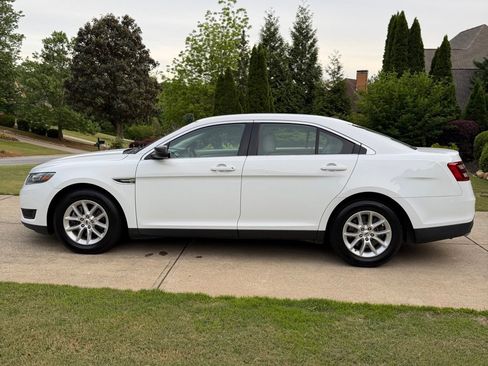 Used 2015 Ford Taurus SE FWD image 8