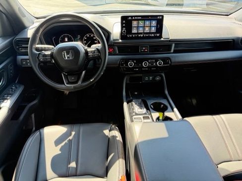 Used 2025 Honda Pilot TrailSport image 10