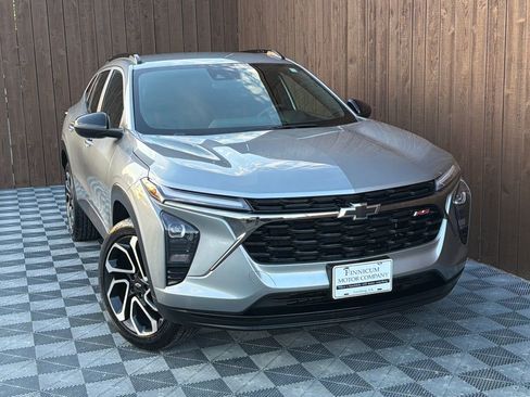 Used 2025 Chevrolet Trax RS w/ Driver Confidence Package image 9