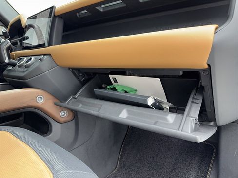 Used 2024 Land Rover Defender 130 X-Dynamic SE image 55