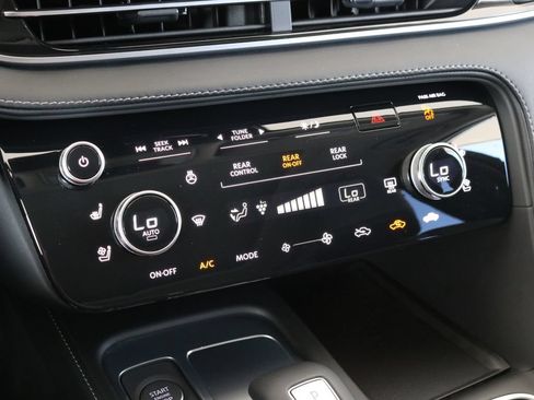 Certified 2025 INFINITI QX60 Sensory w/ Vision Package AWD/4WD image 17