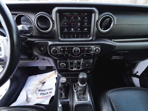 Used 2023 Jeep Wrangler Unlimited Sahara w/ Cold Weather Group image 29