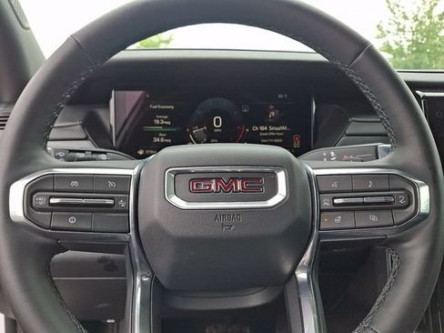 Used 2026 GMC Acadia Elevation w/ Elevation Premium Package AWD/4WD image 17