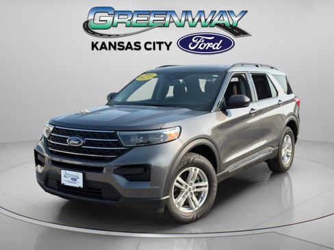 Used 2023 Ford Explorer XLT AWD/4WD image 3