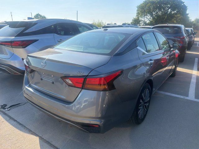 Used 2024 Nissan Altima 2.5 SV FWD image 6
