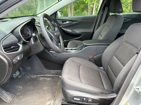 Used 2025 Chevrolet Malibu LT FWD image 16