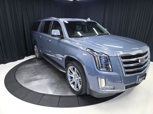 Used 2016 Cadillac Escalade ESV Luxury AWD/4WD image 2