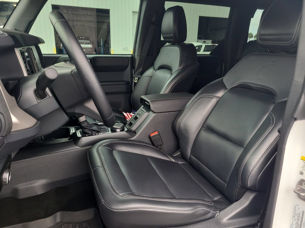 Used 2025 Ford Bronco Outer Banks AWD/4WD image 16