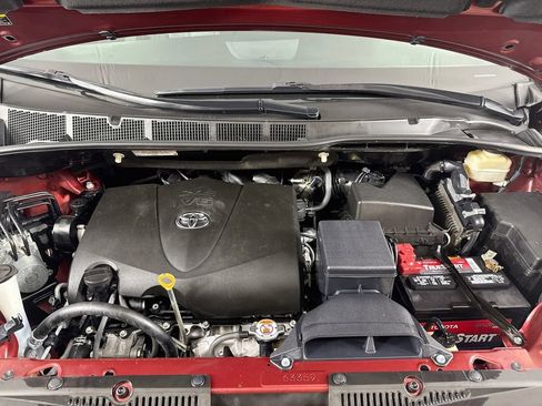 Certified 2017 Toyota Sienna SE Premium FWD image 33