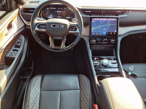 Used 2025 Jeep Grand Cherokee L Summit w/ Advanced Protech Group IV AWD/4WD image 2