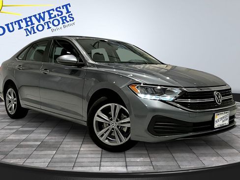 Used 2023 Volkswagen Jetta SE FWD image 3