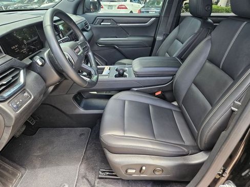 Used 2025 GMC Acadia Elevation w/ Elevation Premium Package FWD image 12