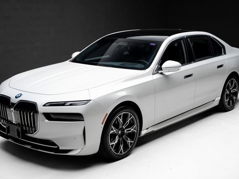 Used 2023 BMW i7 xDrive60 AWD/4WD image 5