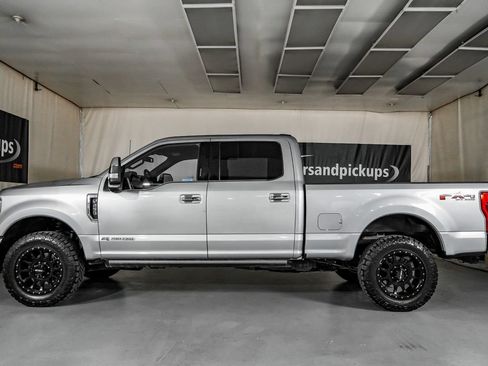 Used 2022 Ford F250 Platinum w/ FX4 Off-Road Package AWD/4WD image 11