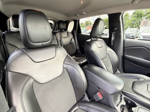 Used 2019 Jeep Cherokee Latitude Plus AWD/4WD image 42