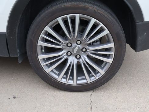 Used 2024 Cadillac XT4 Premium Luxury FWD image 29