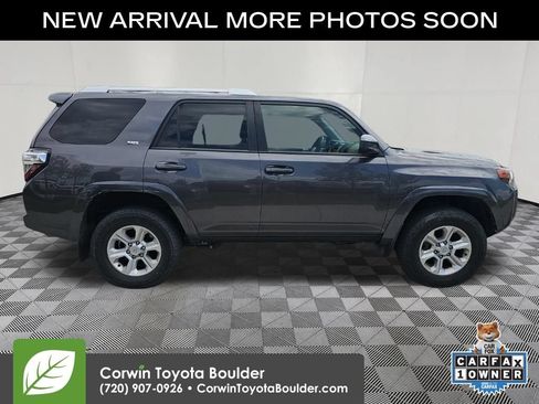 Used 2018 Toyota 4Runner SR5 AWD/4WD image 9
