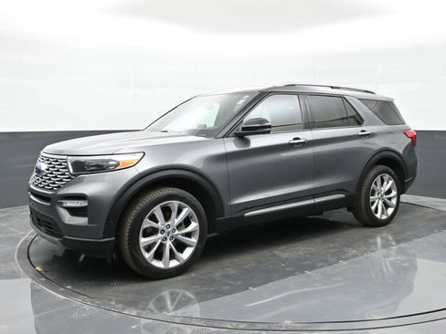 Used 2022 Ford Explorer Platinum w/ Equipment Group 601A image 4