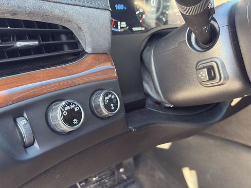 Used 2017 Cadillac Escalade ESV Luxury image 10