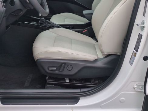 Certified 2025 Kia Niro EX FWD image 16