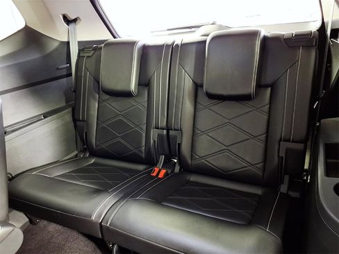 Used 2024 Volkswagen Atlas SE image 9