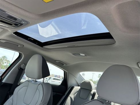 New 2025 Hyundai Elantra Limited image 23