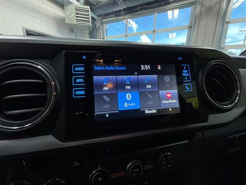 Used 2018 Toyota Tacoma TRD Off-Road w/ Technology Package AWD/4WD image 19