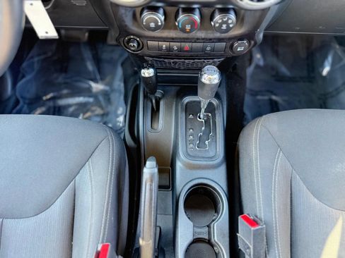 Used 2016 Jeep Wrangler Unlimited Sahara w/ Dual Top Group AWD/4WD image 15