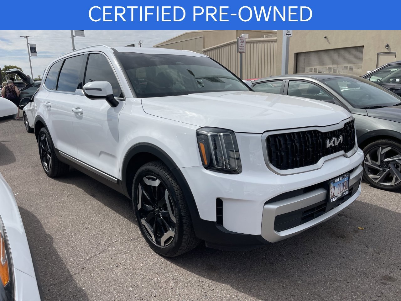 Certified 2025 Kia Telluride EX w/ EX Captain's Chair Package FWD image 2